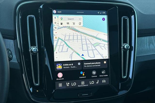 2025 Volvo XC40 B5 Plus Bright Theme