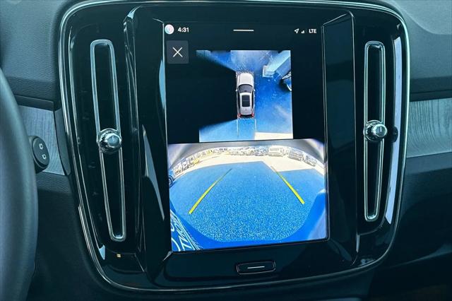 2025 Volvo XC40 B5 Plus Bright Theme