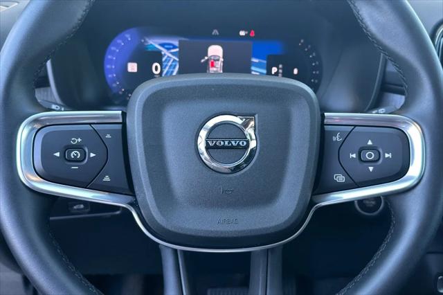 2025 Volvo XC40 B5 Plus Bright Theme