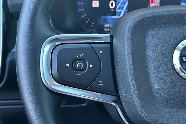 2025 Volvo XC40 B5 Plus Bright Theme
