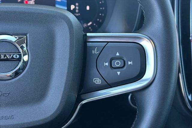 2025 Volvo XC40 B5 Plus Bright Theme