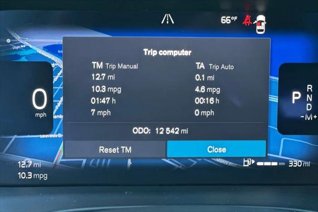 2025 Volvo XC40 B5 Plus Bright Theme