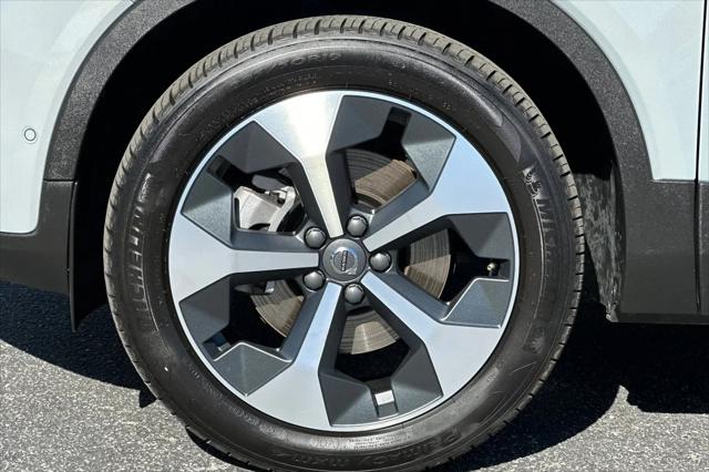 2025 Volvo XC40 B5 Plus Bright Theme