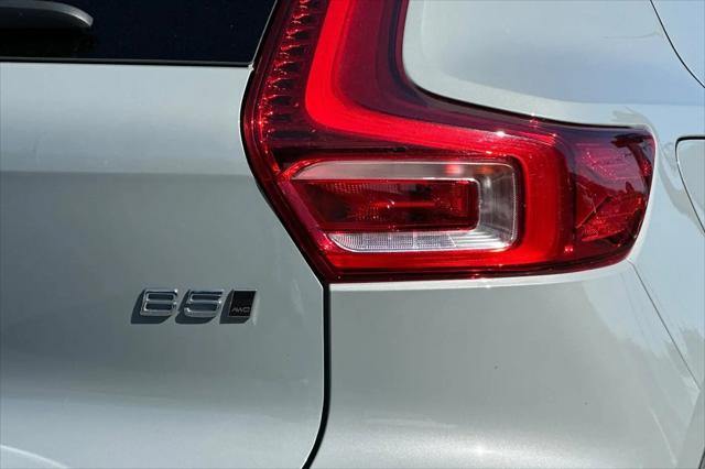 2025 Volvo XC40 B5 Plus Bright Theme