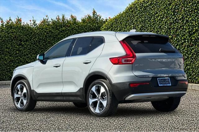 2025 Volvo XC40 B5 Plus Bright Theme