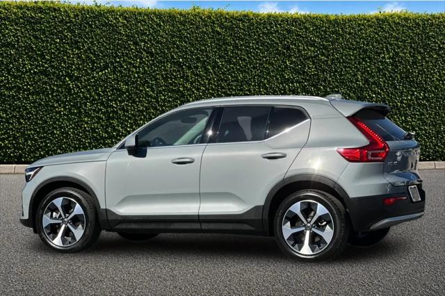 2025 Volvo XC40 B5 Plus Bright Theme