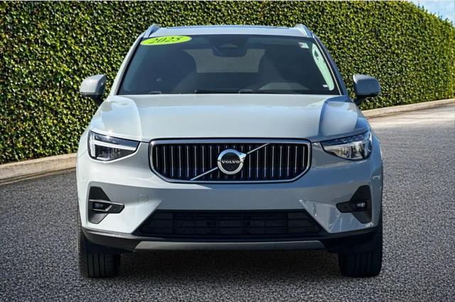 2025 Volvo XC40 B5 Plus Bright Theme