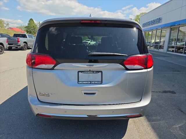 2017 Chrysler Pacifica Touring-L 2017 Chrysler Pacifica Touring-L
