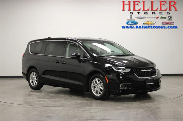 2024 Chrysler Pacifica Touring L for sale in Pontiac, IL