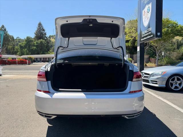 2020 Volkswagen Passat 2.0T R-Line