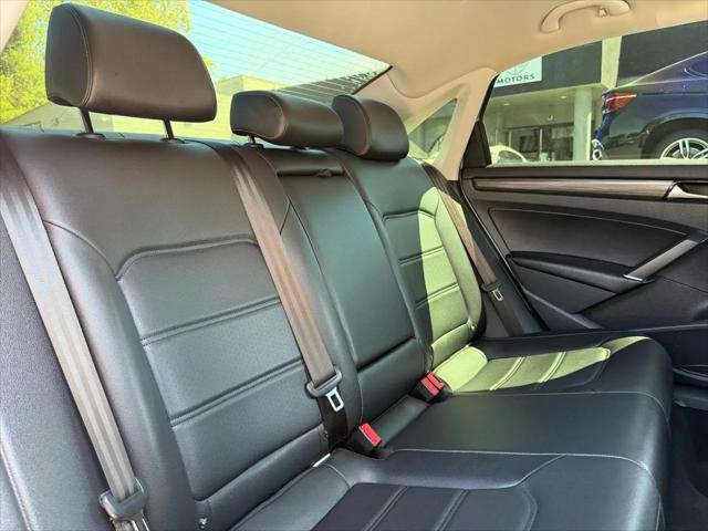 2020 Volkswagen Passat 2.0T R-Line