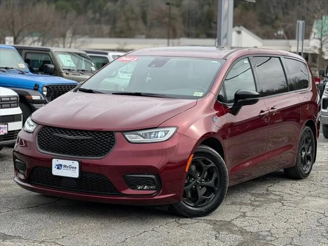 2023 Chrysler Pacifica Hybrid Limited for sale in Barre, VT