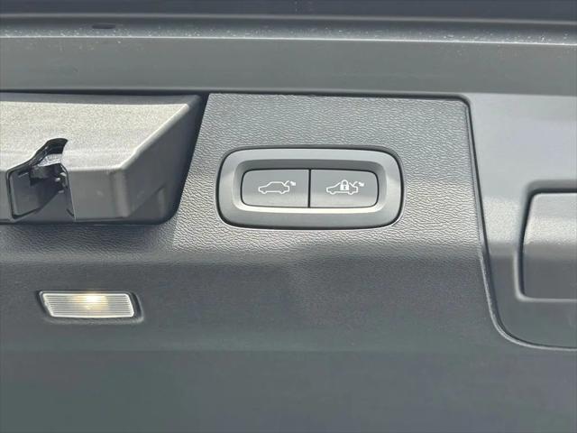2026 Volvo XC60 Plug-In Hybrid Ultra, T8 AWD Electric/Gasoline, Dark