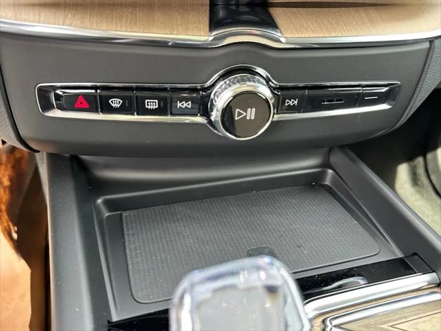 2026 Volvo XC60 Plug-In Hybrid Ultra, T8 AWD Electric/Gasoline, Dark