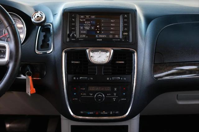 2015 Chrysler Town & Country Touring