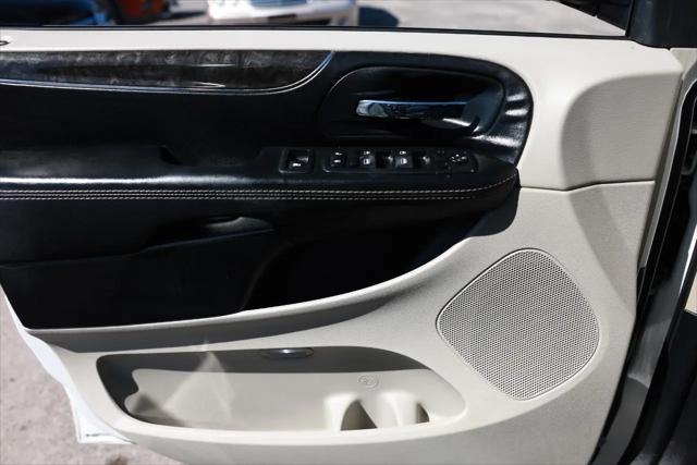 2015 Chrysler Town & Country Touring