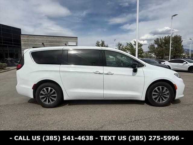 2024 Chrysler Pacifica Hybrid Select