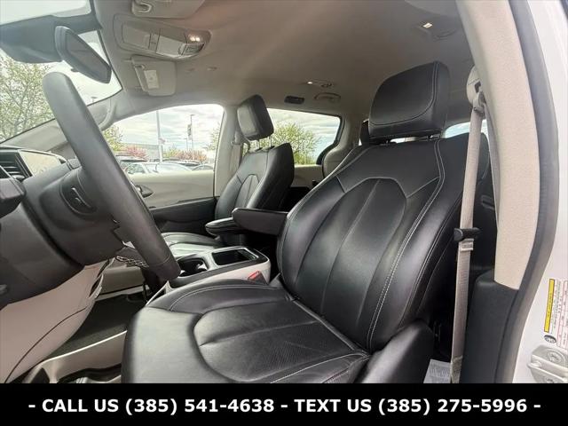 2024 Chrysler Pacifica Hybrid Select