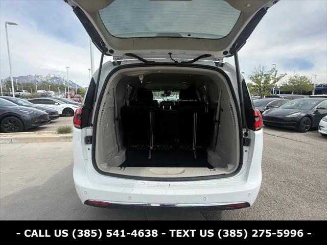 2024 Chrysler Pacifica Hybrid Select
