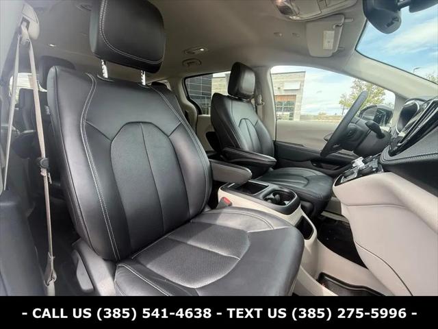 2024 Chrysler Pacifica Hybrid Select