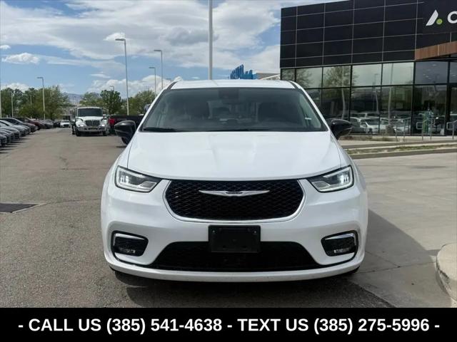 2024 Chrysler Pacifica Hybrid Select