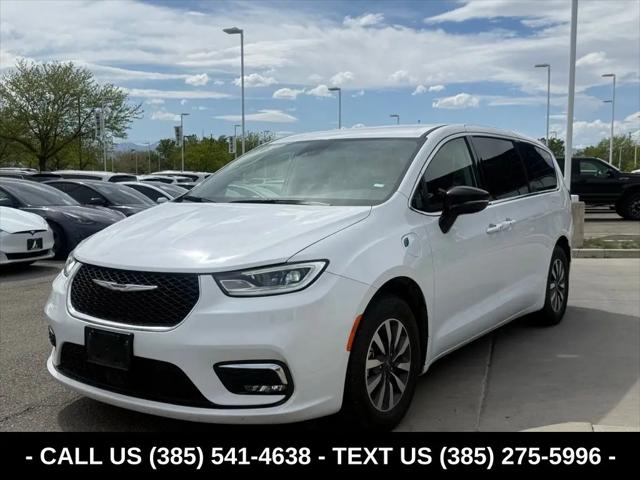 2024 Chrysler Pacifica Hybrid Select