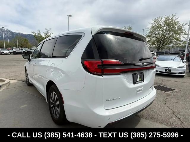2024 Chrysler Pacifica Hybrid Select