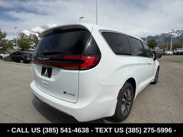 2024 Chrysler Pacifica Hybrid Select