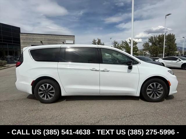 2024 Chrysler Pacifica Hybrid Select