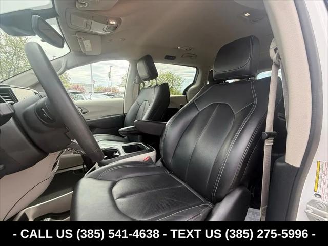 2024 Chrysler Pacifica Hybrid Select