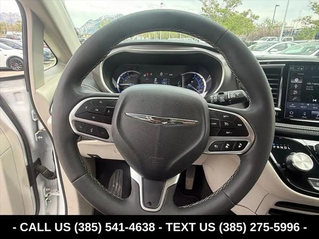 2024 Chrysler Pacifica Hybrid Select