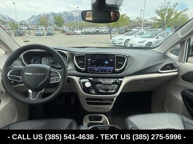 2024 Chrysler Pacifica Hybrid Select