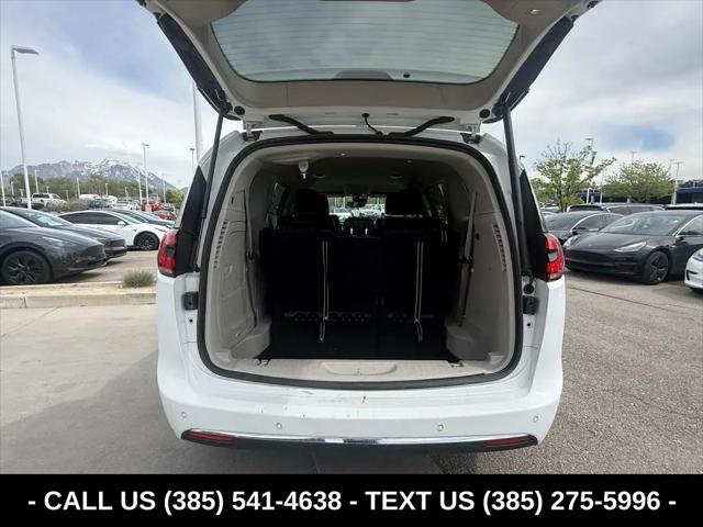 2024 Chrysler Pacifica Hybrid Select