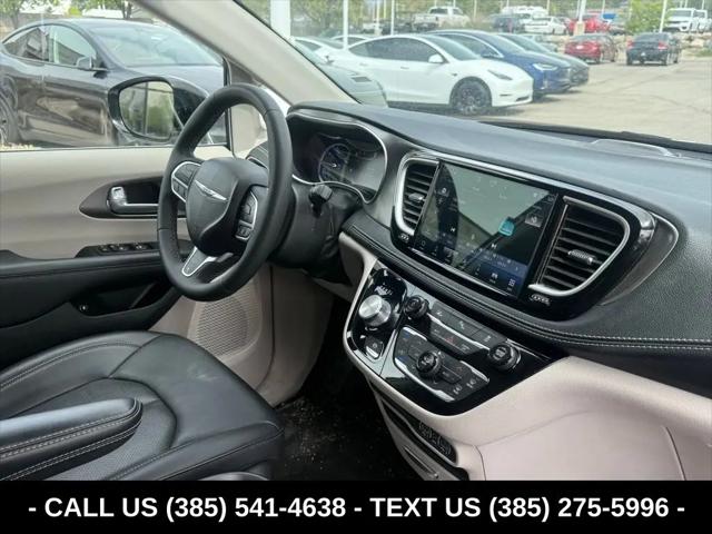 2024 Chrysler Pacifica Hybrid Select