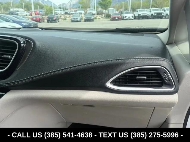 2024 Chrysler Pacifica Hybrid Select