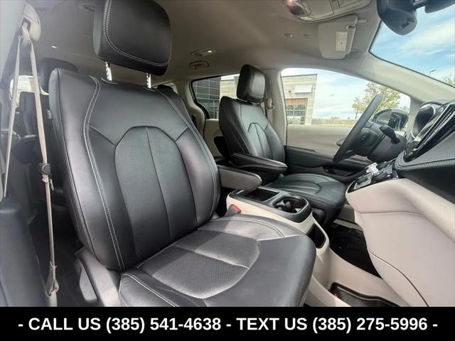 2024 Chrysler Pacifica Hybrid Select