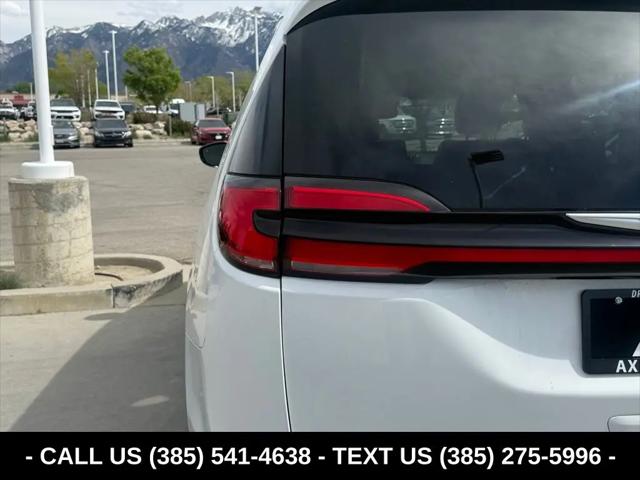 2024 Chrysler Pacifica Hybrid Select