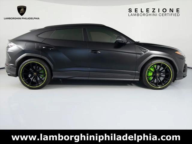 2022 Lamborghini Urus Graphite Capsule