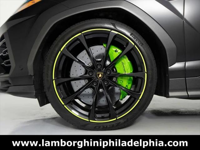 2022 Lamborghini Urus Graphite Capsule