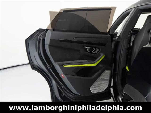 2022 Lamborghini Urus Graphite Capsule