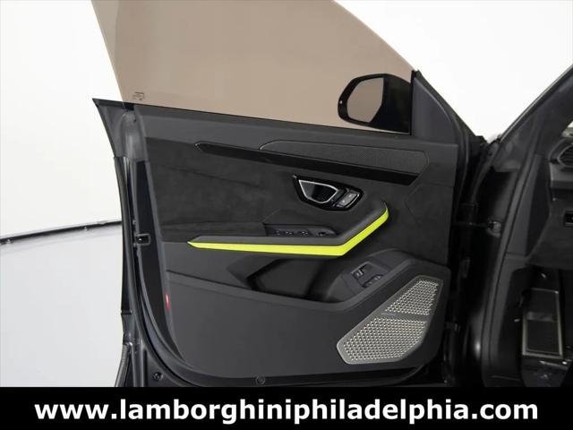2022 Lamborghini Urus Graphite Capsule