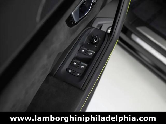 2022 Lamborghini Urus Graphite Capsule