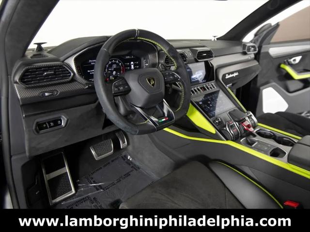 2022 Lamborghini Urus Graphite Capsule