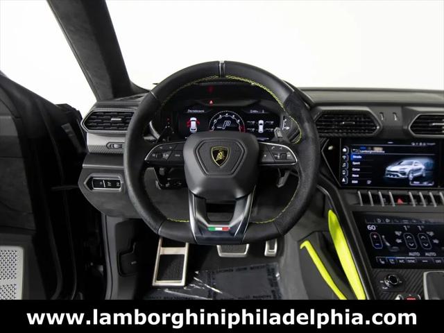 2022 Lamborghini Urus Graphite Capsule
