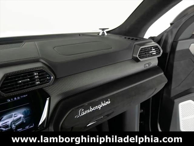 2022 Lamborghini Urus Graphite Capsule