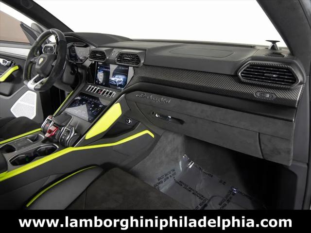 2022 Lamborghini Urus Graphite Capsule