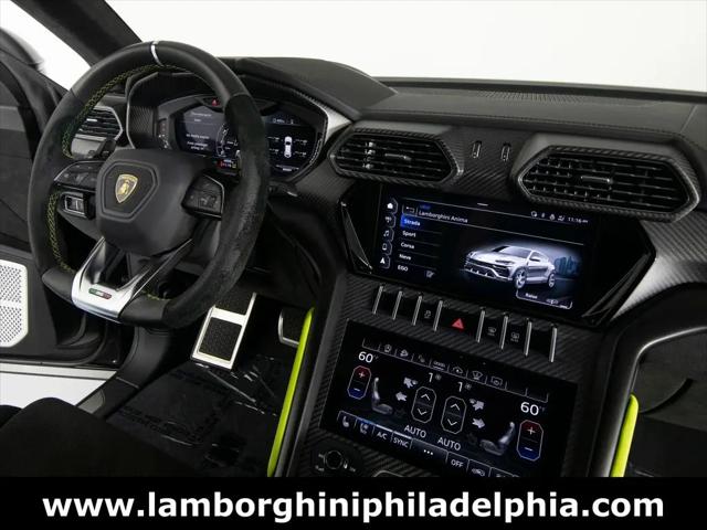 2022 Lamborghini Urus Graphite Capsule