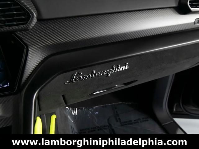 2022 Lamborghini Urus Graphite Capsule