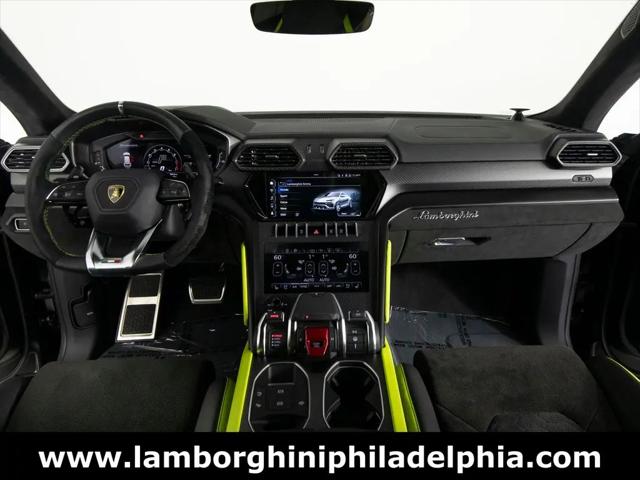 2022 Lamborghini Urus Graphite Capsule