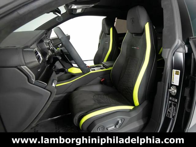 2022 Lamborghini Urus Graphite Capsule